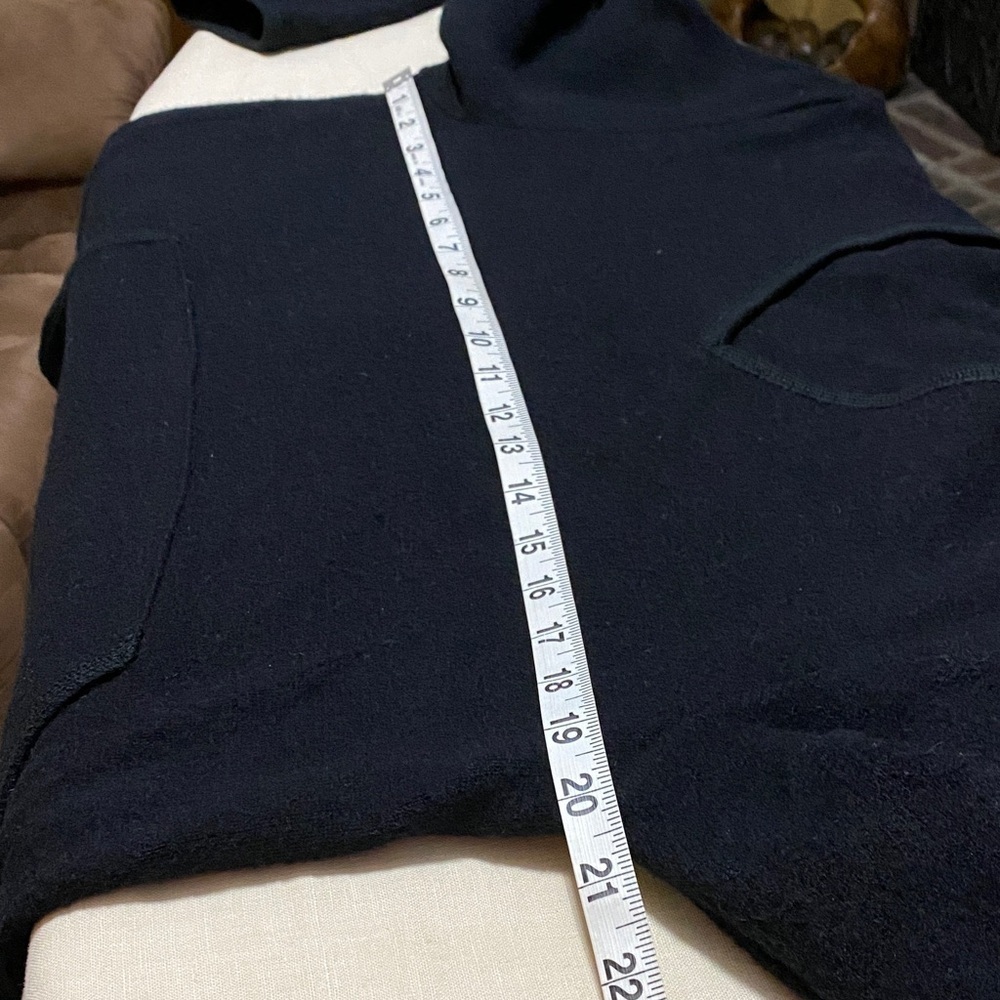 Banana Republic Black V-Neck Sweater with Hand Warmer Pockets Size  Medium. - Picture 8 of 10